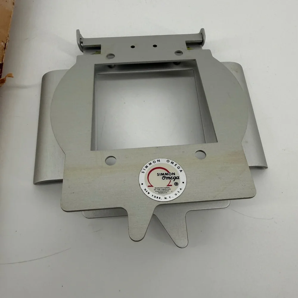 Simmon Omega B-22 Enlarger Glassless Film Holder 35mm 2.25 Twist Lock Lens Mount